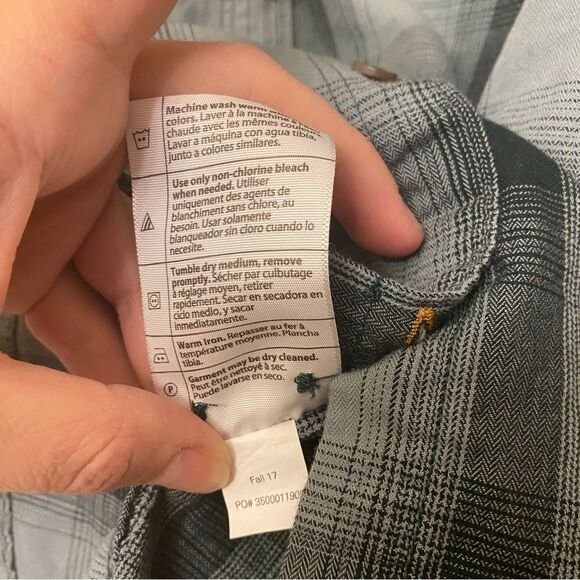 Carhartt Long sleeve button down gray plaid 100% cotton flannel shirt woman’s XS - Picture 4 of 10